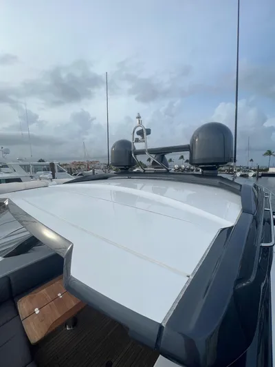 Seven Yacht Photos Pics 