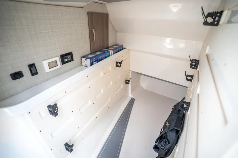  Yacht Photos Pics 2022 Regal Lx36 - Image 25