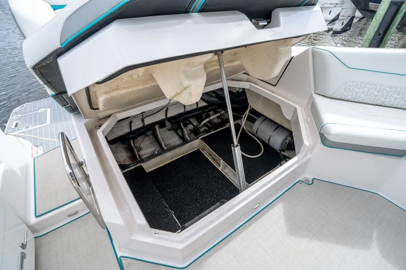  Yacht Photos Pics 2022 Regal Lx36 - Image 44