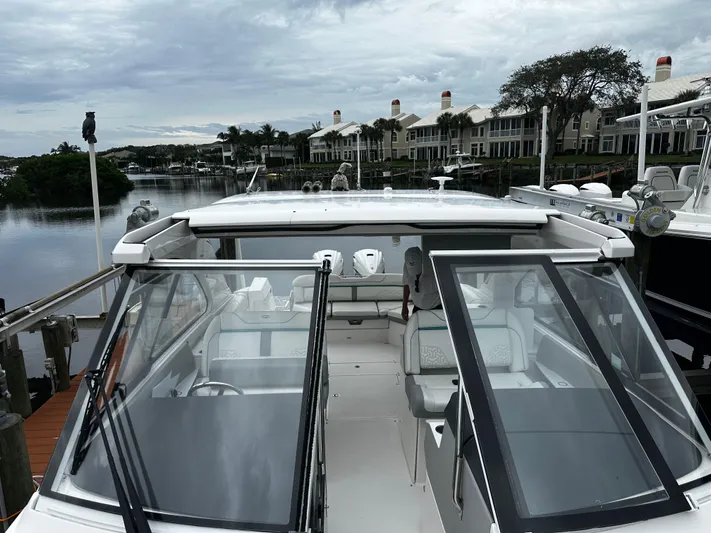  Yacht Photos Pics 2022 Regal Lx36 - Image 9