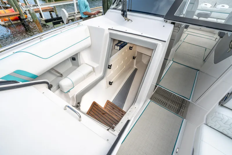  Yacht Photos Pics 2022 Regal Lx36 - Image 24