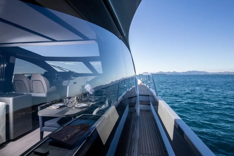  Yacht Photos Pics 2023 Azimut S8 yacht reflecting ocean view, showcasing luxury interior and sleek design.