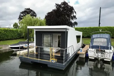 2023 Houseboat M350