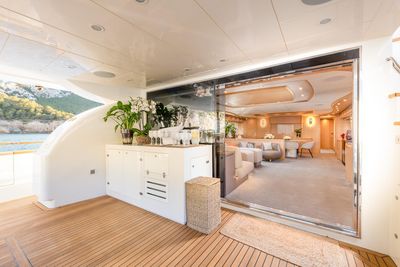 Yacht