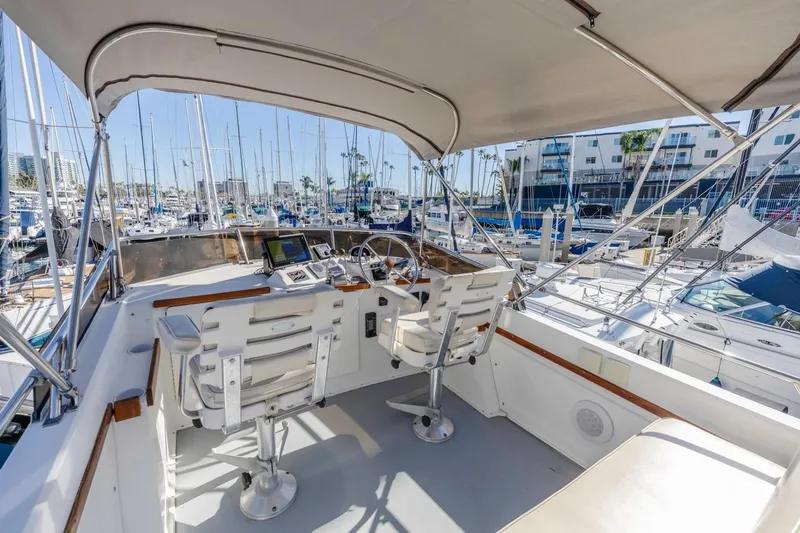 Honey Dew Yacht Photos Pics Flybridge of 2000 Sabre 34, featuring dual seats and marina view.