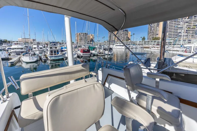 Honey Dew Yacht Photos Pics 2000 Sabre 34 Flybridge yacht interior at marina with surrounding boats.