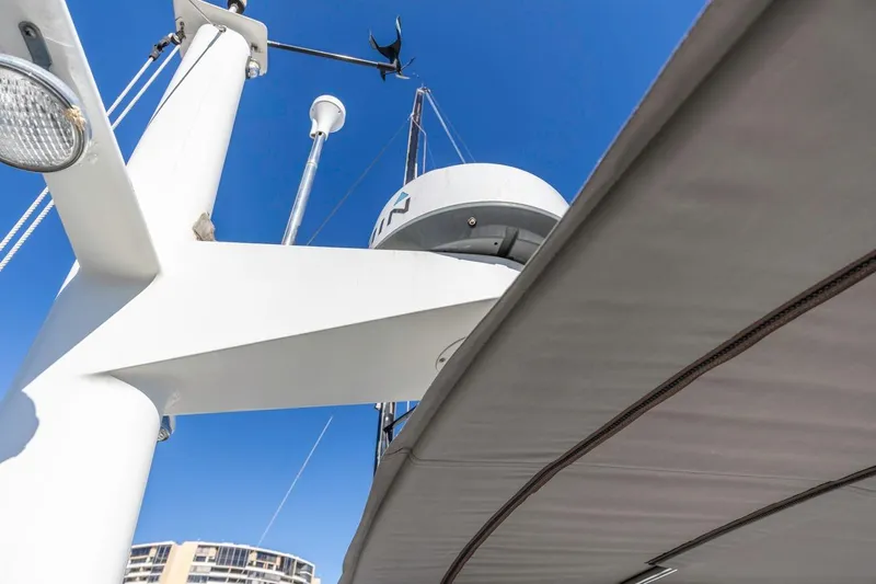 Honey Dew Yacht Photos Pics Sabre 34 Flybridge 2000 yacht mast and radar against clear blue sky.