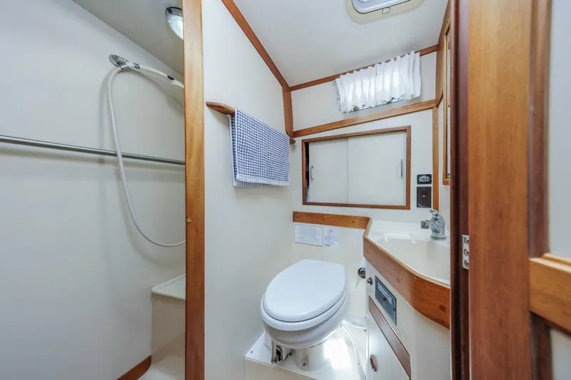 Honey Dew Yacht Photos Pics Bathroom interior of 2000 Sabre 34 Flybridge yacht with shower and toilet.