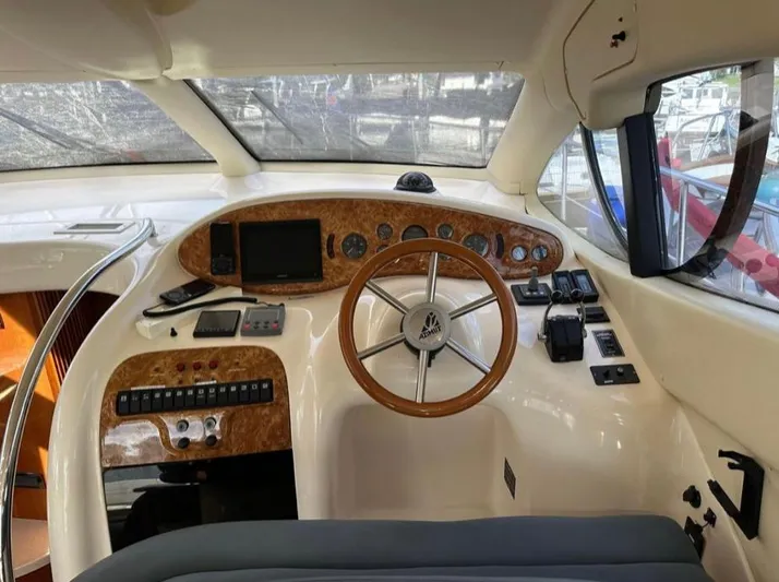 Valkiria Yacht Photos Pics 