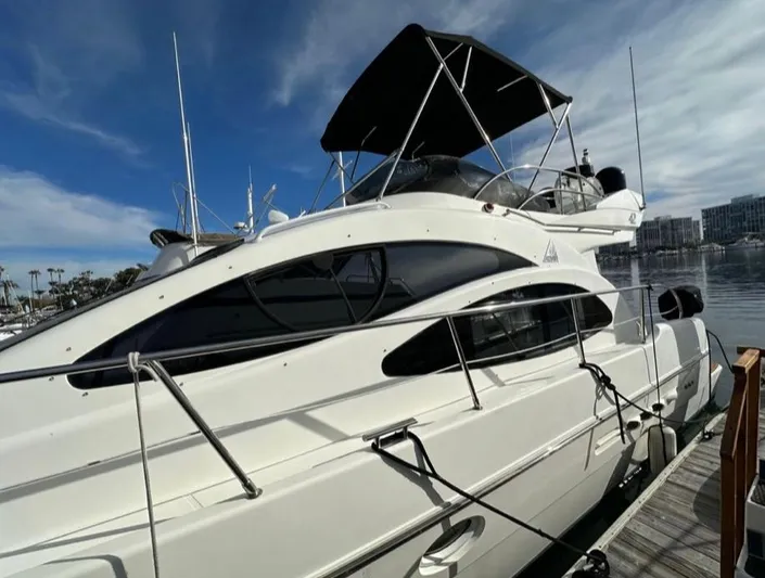 Valkiria Yacht Photos Pics 