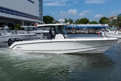 2023 Boston Whaler 330 Outrage