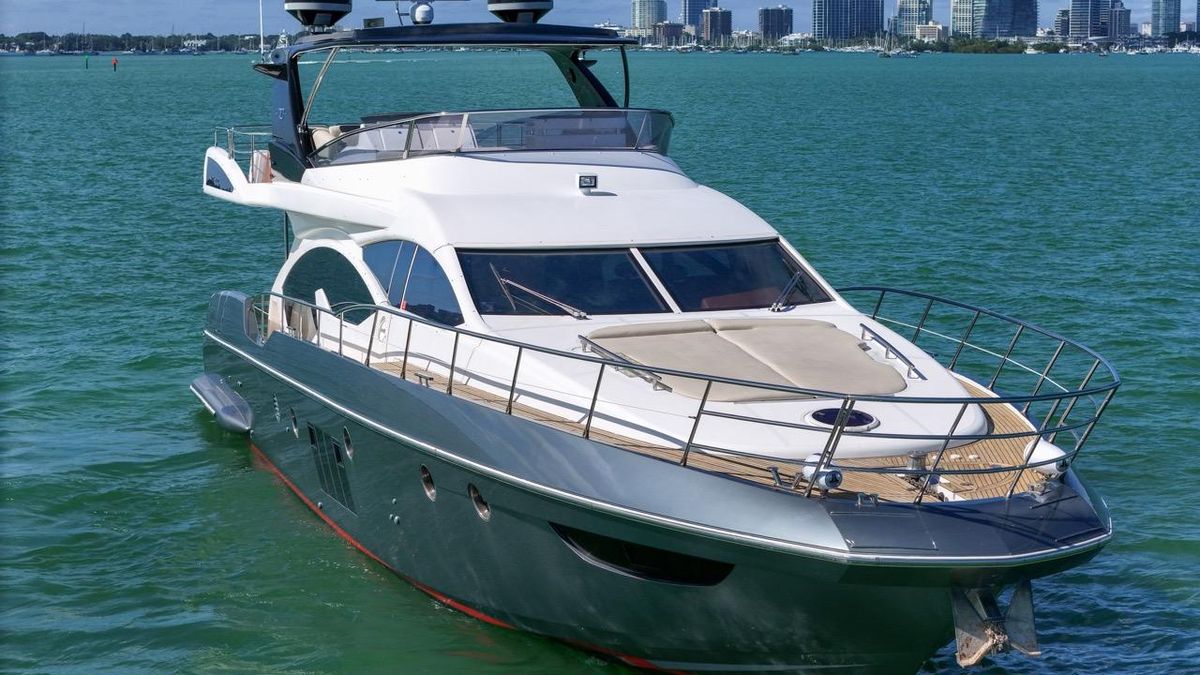 2012 Azimut 70 
