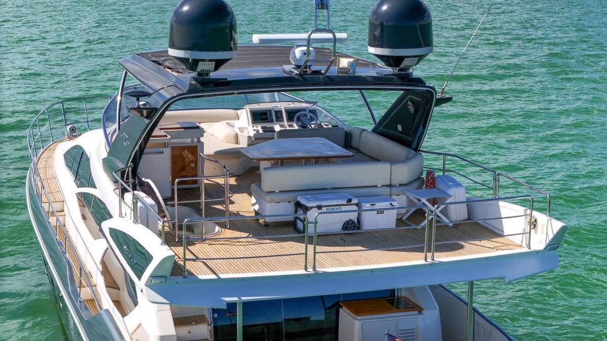 2012 Azimut 70 