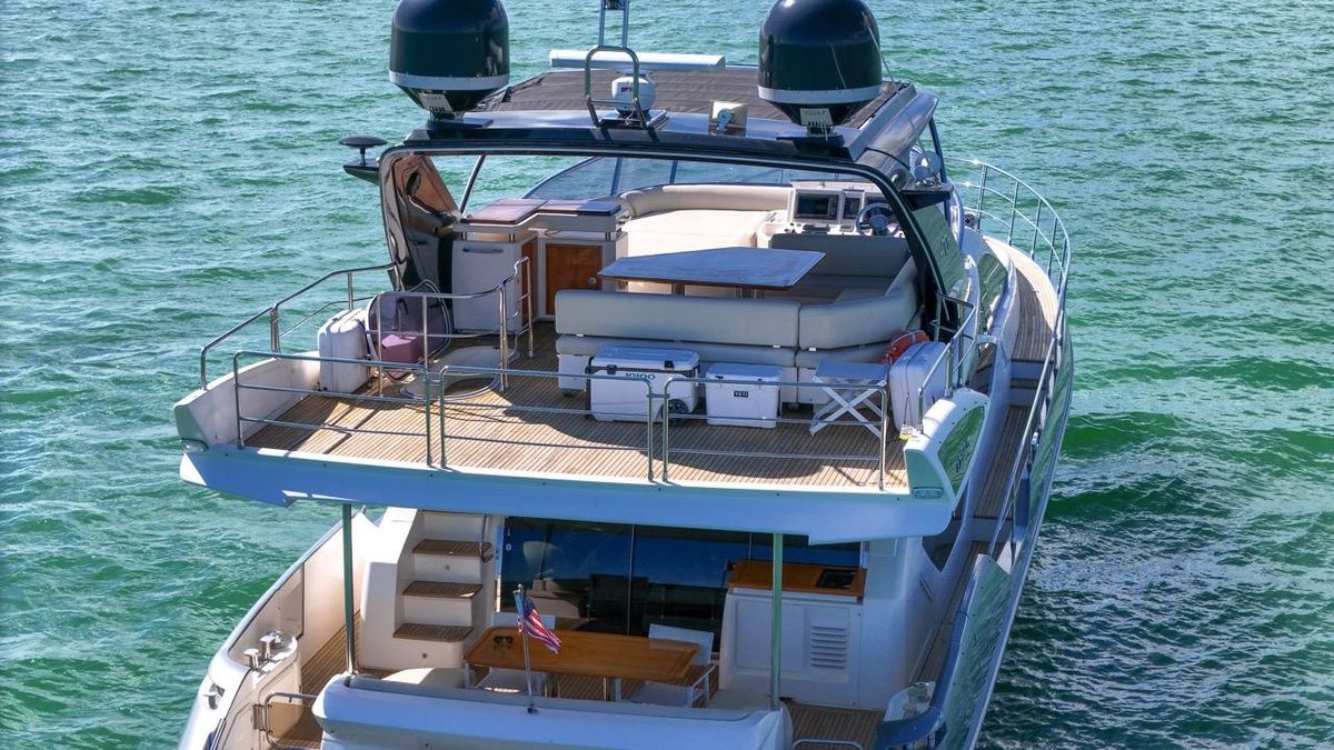 2012 Azimut 70 
