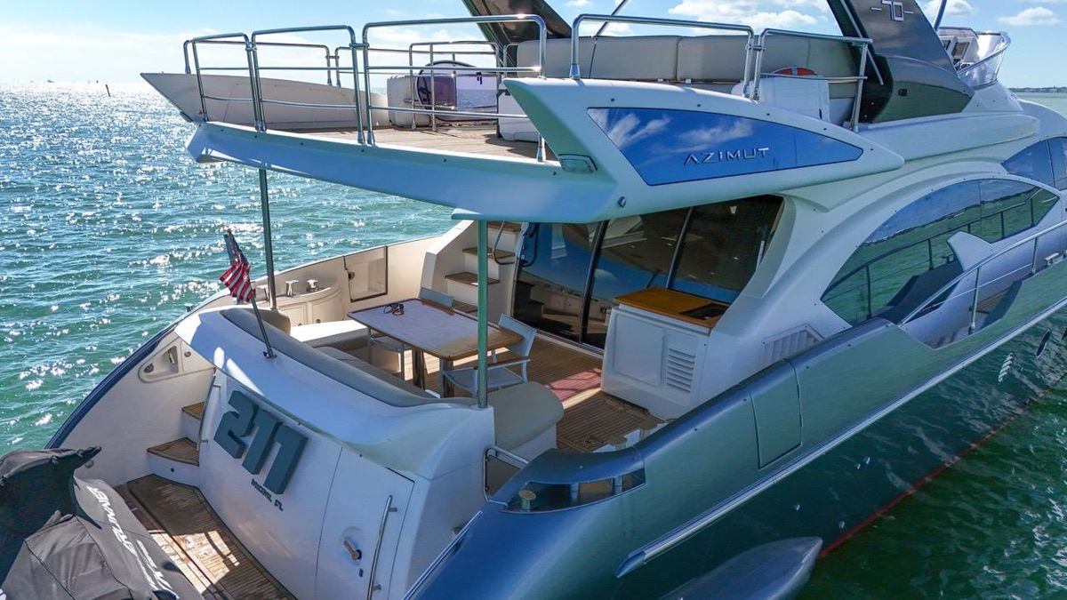 2012 Azimut 70 