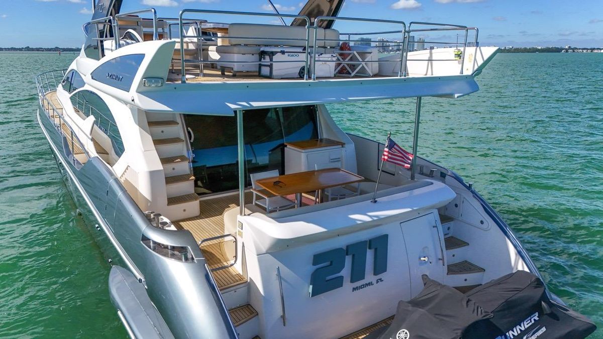 2012 Azimut 70 