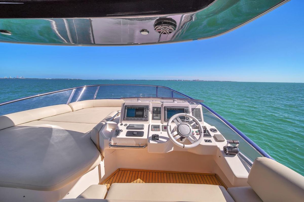 2012 Azimut 70 