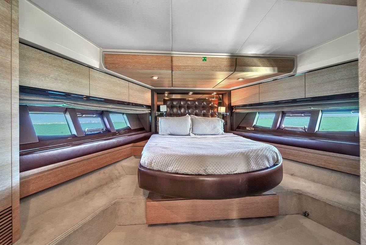 2012 Azimut 70 