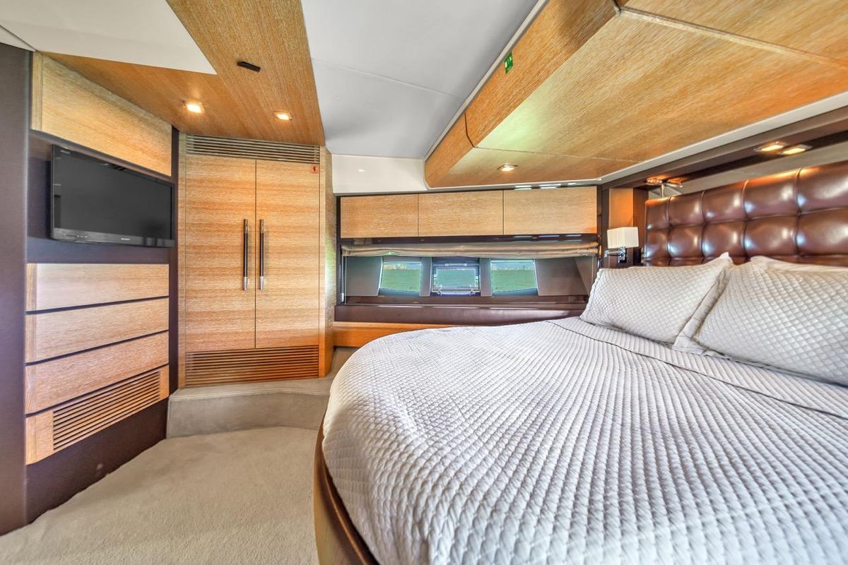 2012 Azimut 70 