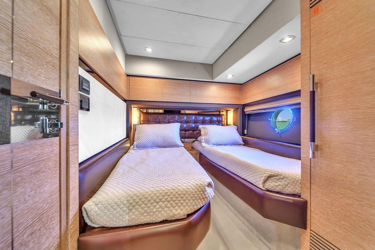 2012 Azimut 70 