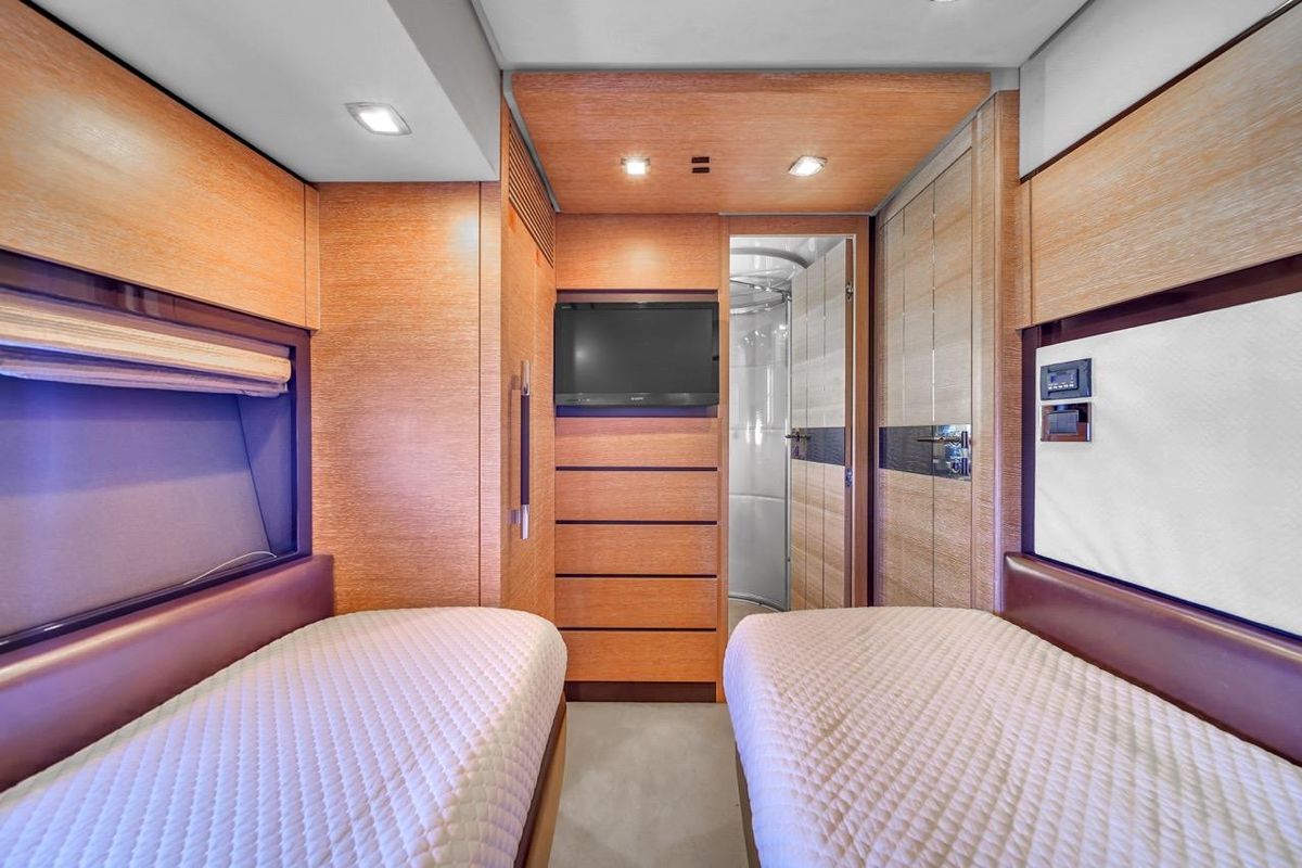 2012 Azimut 70 