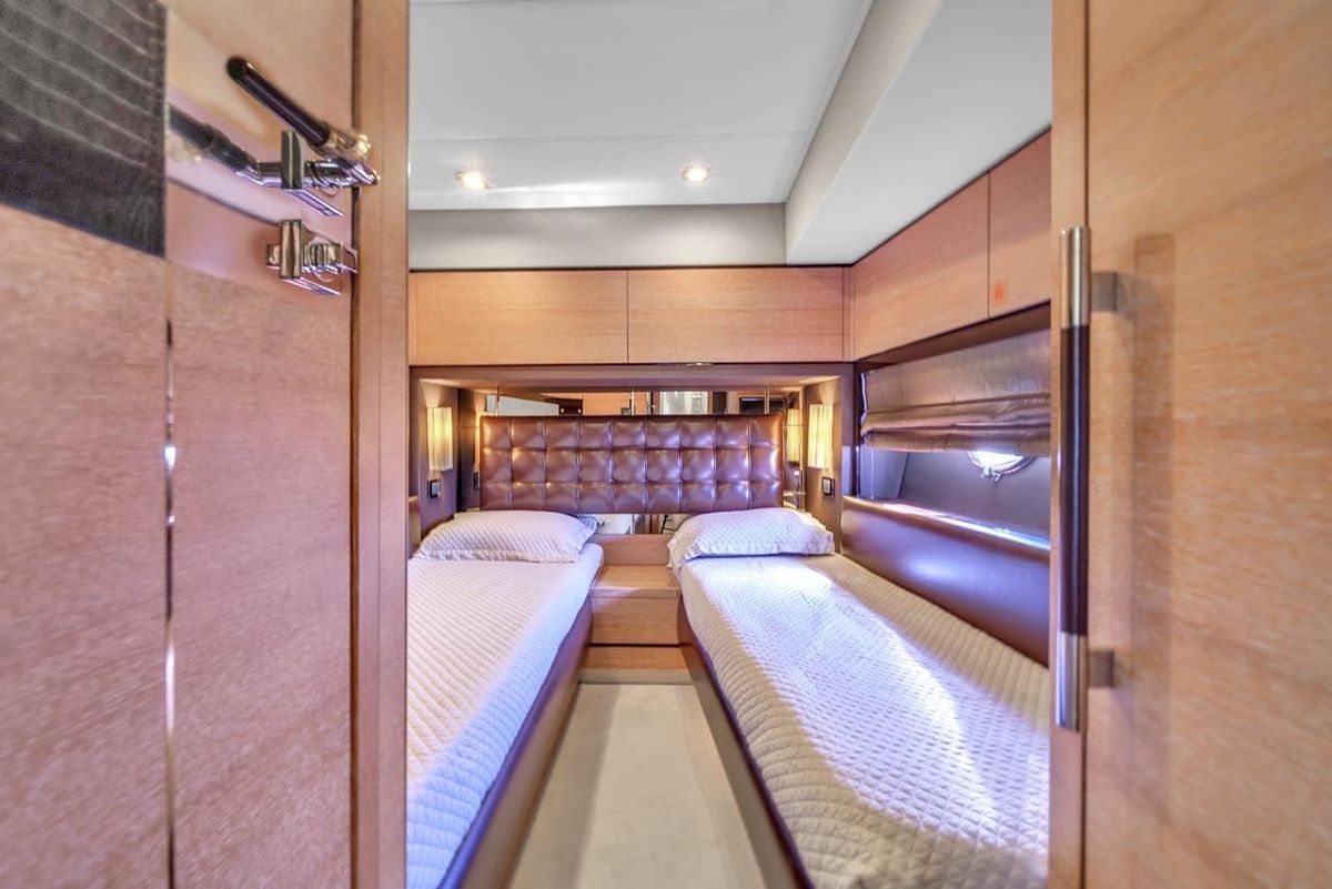 2012 Azimut 70 