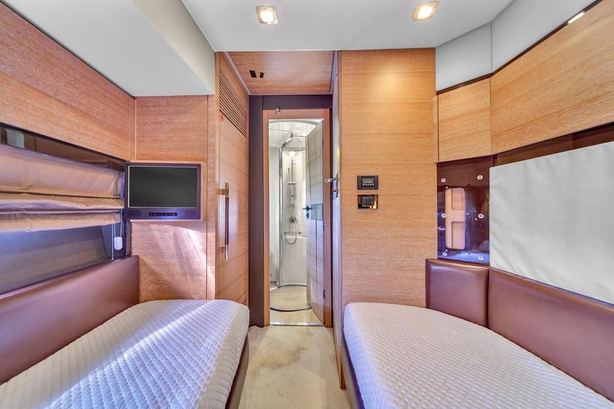 2012 Azimut 70 