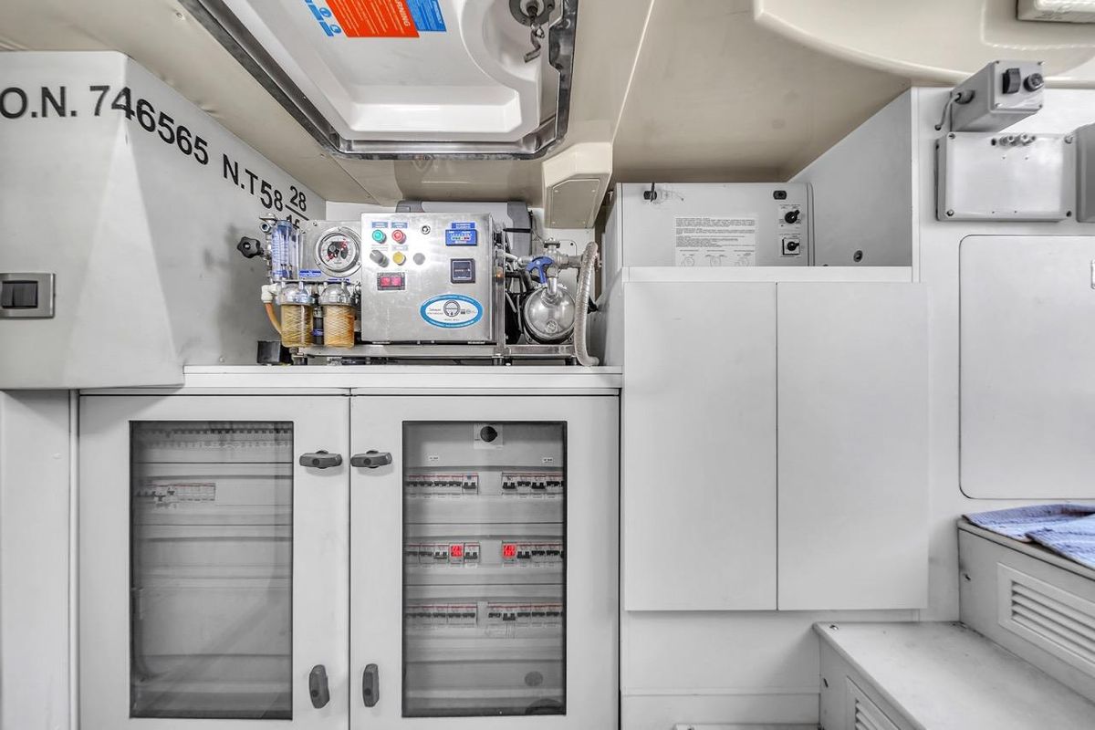 2012 Azimut 70 