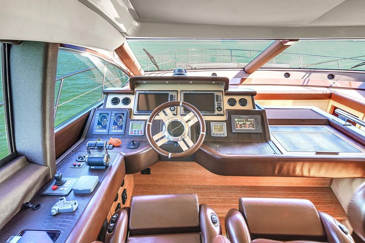 2012 Azimut 70 
