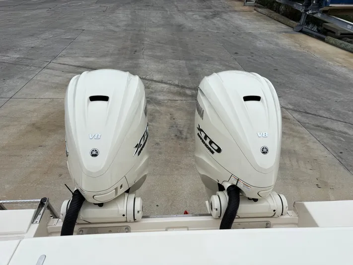  Yacht Photos Pics Twin Yamaha V8 outboard engines on a 2025 Grady-White Express 330 boat.