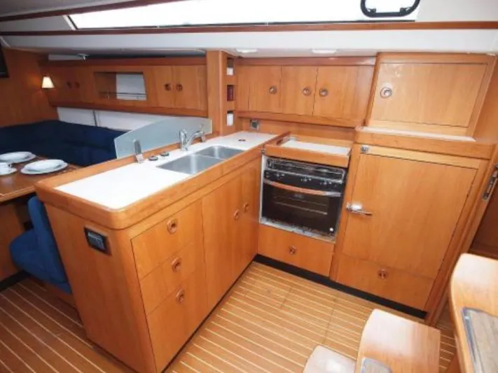 Stone Free Yacht Photos Pics 