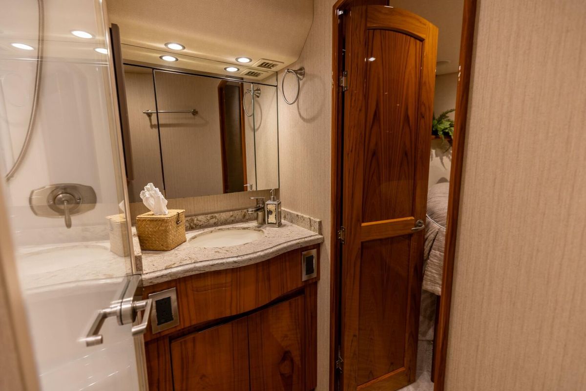 2017 Viking 66 