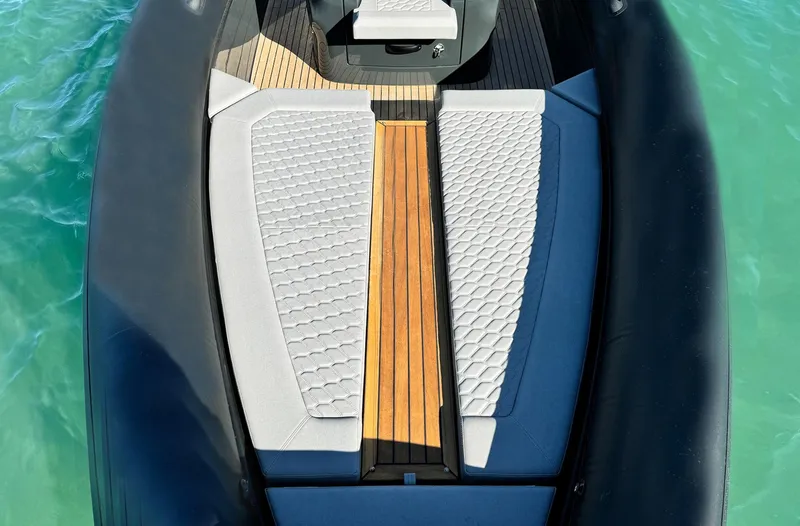 2025 Skipper 34 Twin 300 V8 Yacht Photos Pics Skipper-BSK 34 boat deck, 2025 model, featuring sleek design and comfortable seating.