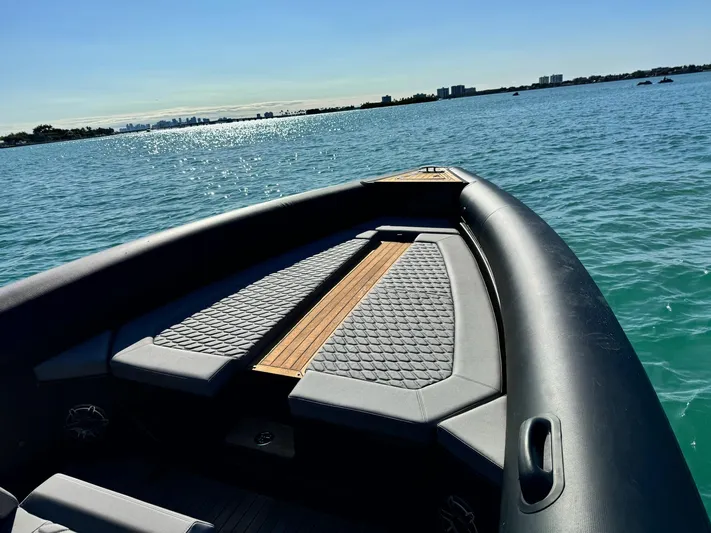 2025 Skipper 34 Twin 300 V8 Yacht Photos Pics Skipper-BSK 34 boat (2025) on calm water, featuring sleek design and comfortable seating.