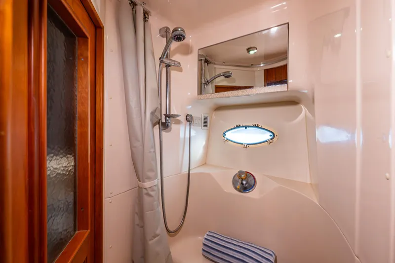 Infinite Yacht Photos Pics 2001 Silverton 410 Sport Bridge yacht bathroom with shower and porthole window.
