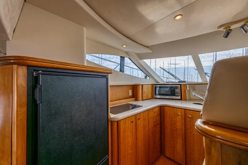Infinite Yacht Photos Pics Interior of 2001 Silverton 410 Sport Bridge yacht with kitchenette and modern amenities.