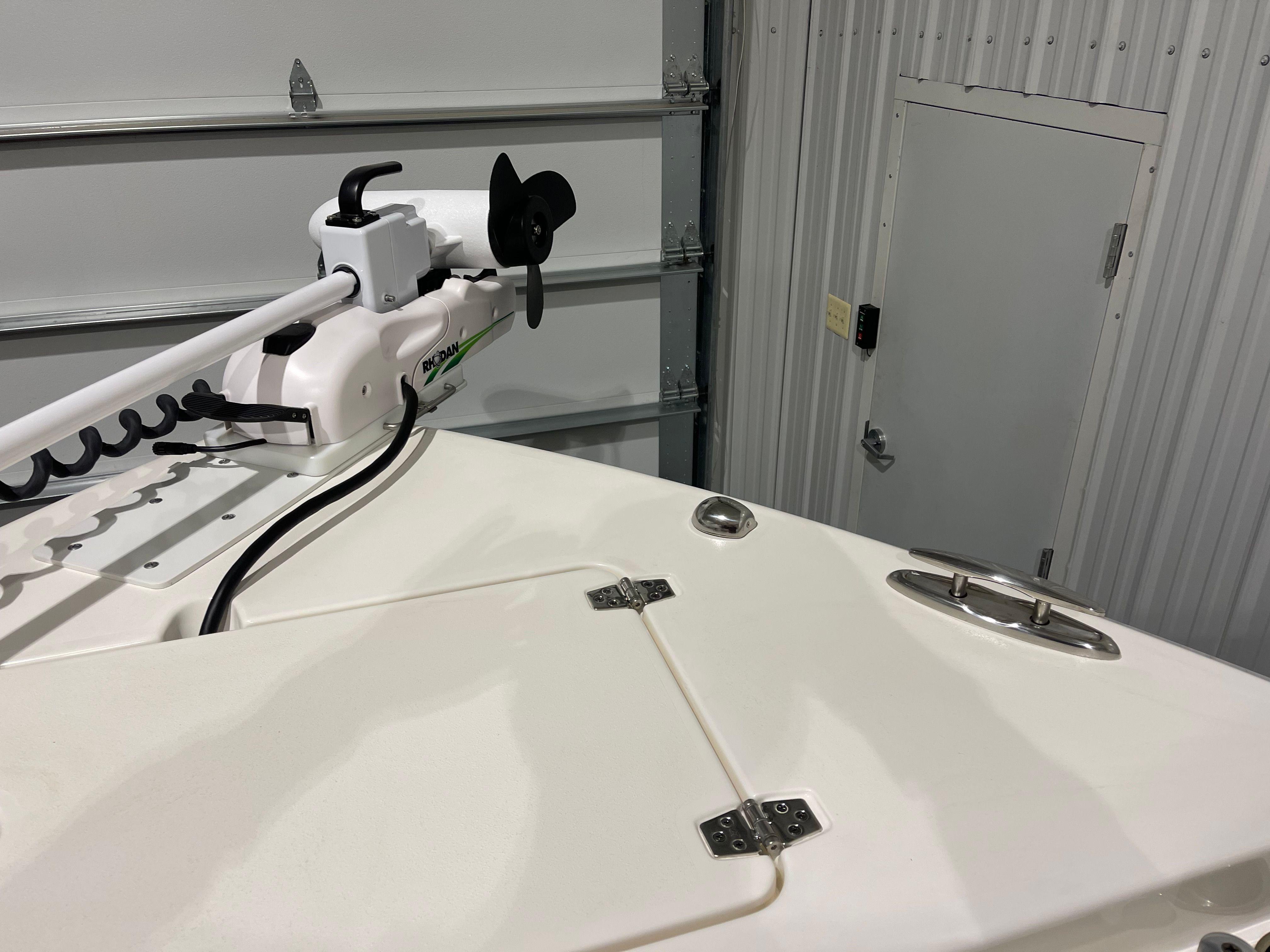 2021 COBIA 240 CC - Image 6