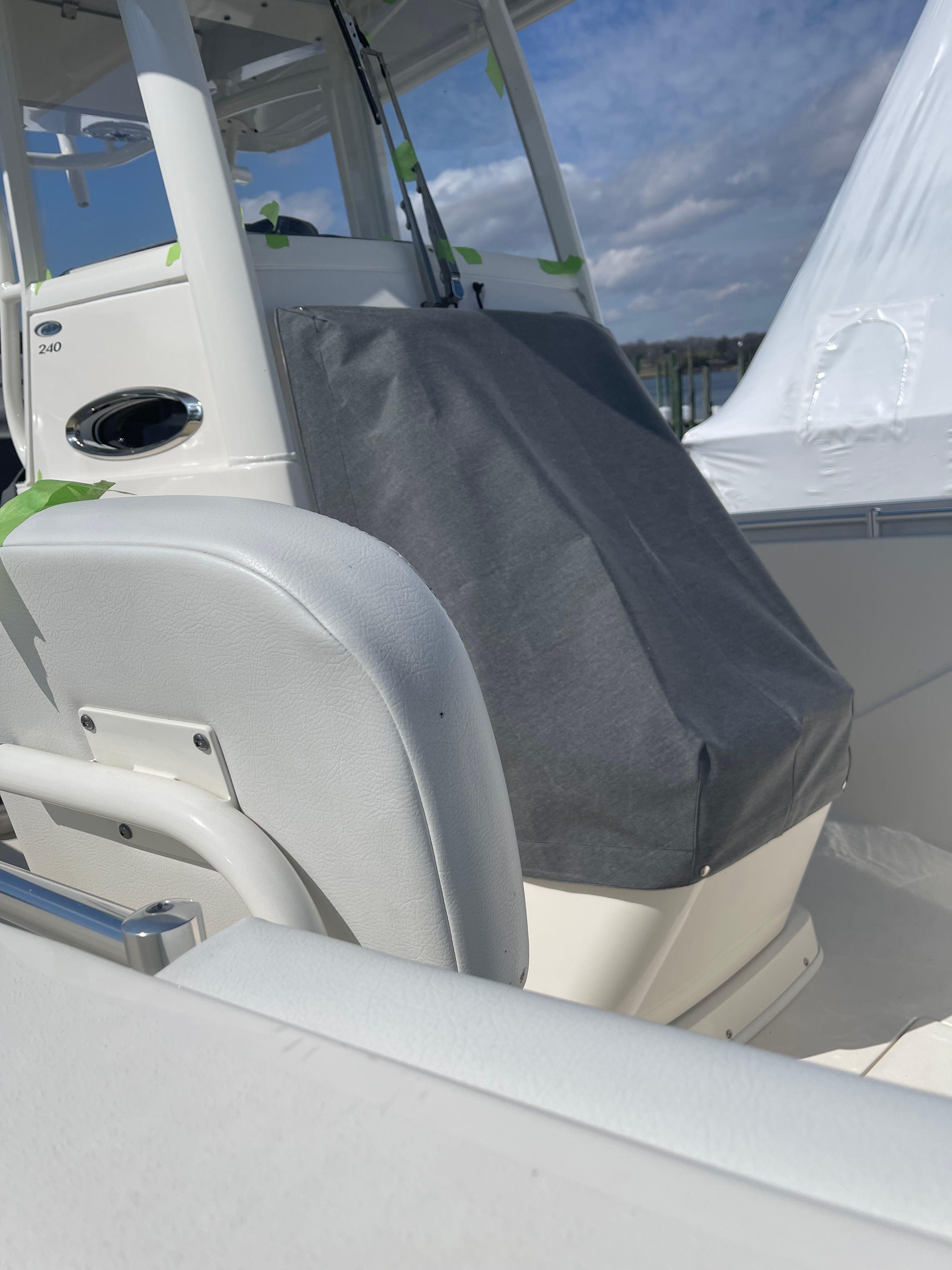 2021 COBIA 240 CC - Image 4