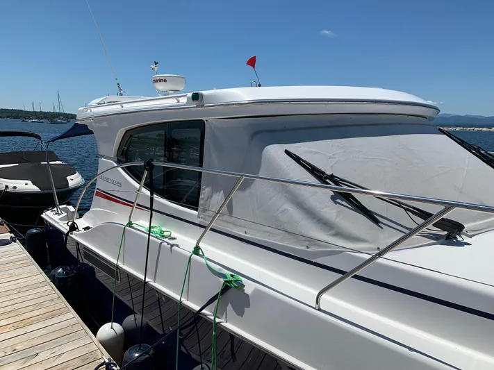 Live Now Yacht Photos Pics 