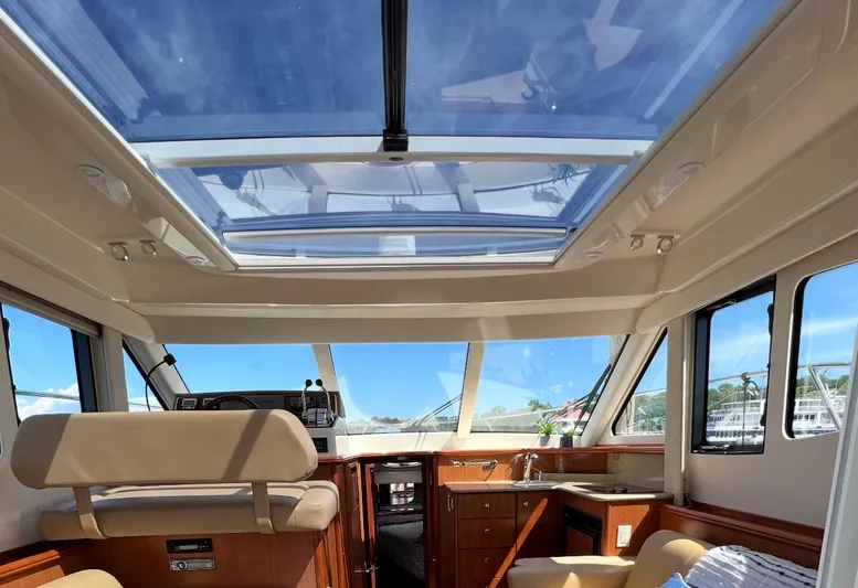 Live Now Yacht Photos Pics 