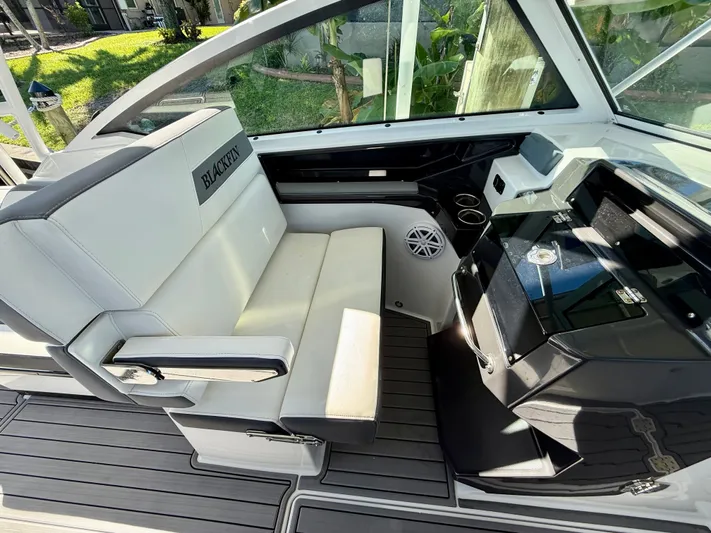  Yacht Photos Pics 2019 Blackfin 272 DC boat interior with seating and control panel.