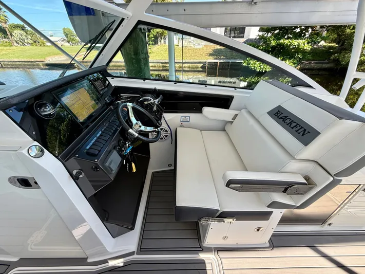  Yacht Photos Pics 2019 Blackfin 272 DC boat cockpit with modern controls and comfortable seating.