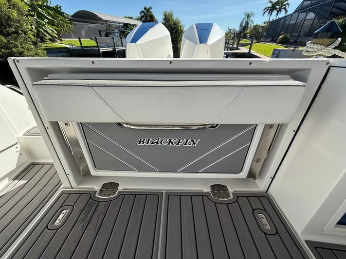  Yacht Photos Pics 2019 Blackfin 272 DC boat interior with sleek design and modern features.