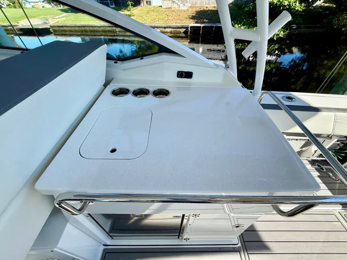  Yacht Photos Pics 2019 Blackfin 272 DC boat interior with sleek countertop and cup holders.