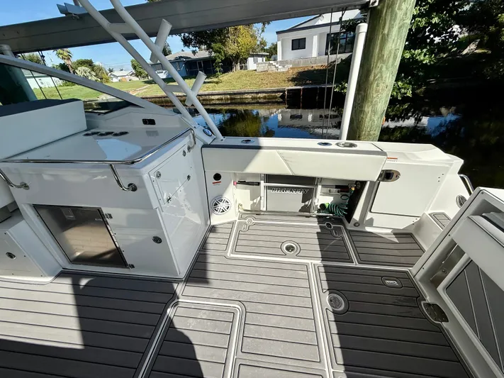  Yacht Photos Pics 2019 Blackfin 272 DC boat interior with sleek design and modern amenities.