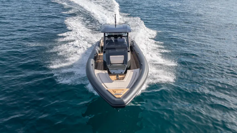 New 2025 Skipper 38 Twin 500 Yacht Photos Pics 2025 Skipper-BSK 38 boat cruising on open water, showcasing sleek design and performance.