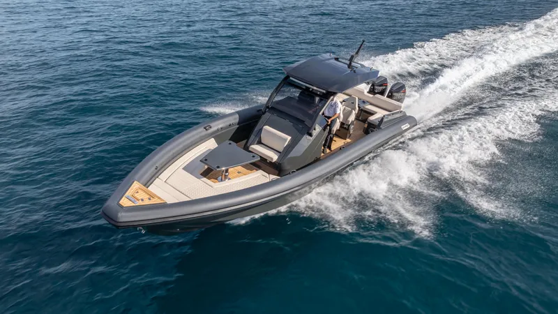 New 2025 Skipper 38 Twin 500 Yacht Photos Pics 2025 Skipper-BSK 38 boat cruising on open water, showcasing sleek design and performance.