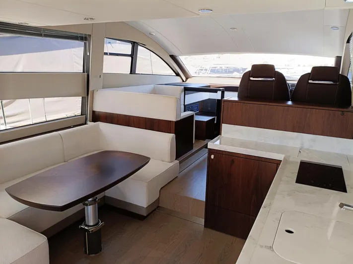  Yacht Photos Pics inside Fairline Squadron 50 , Seakeeper , Garmin , 33 knots