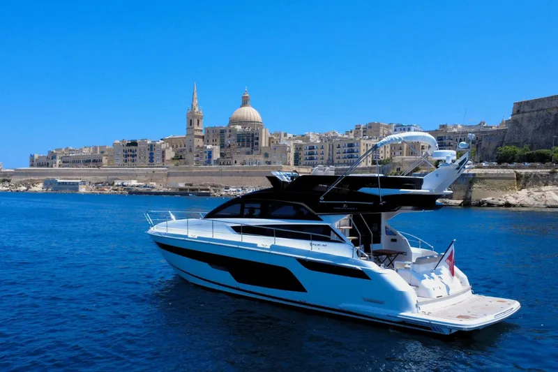  Yacht Photos Pics Fairline Squadron 50 , Seakeeper , Garmin , 33 knots