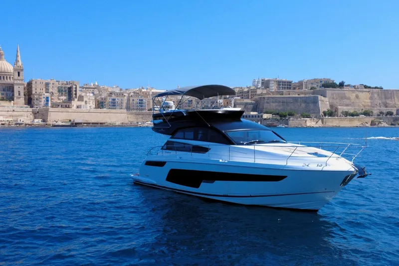  Yacht Photos Pics Bimini Fairline Squadron 50 , Seakeeper , Garmin , 33 knots